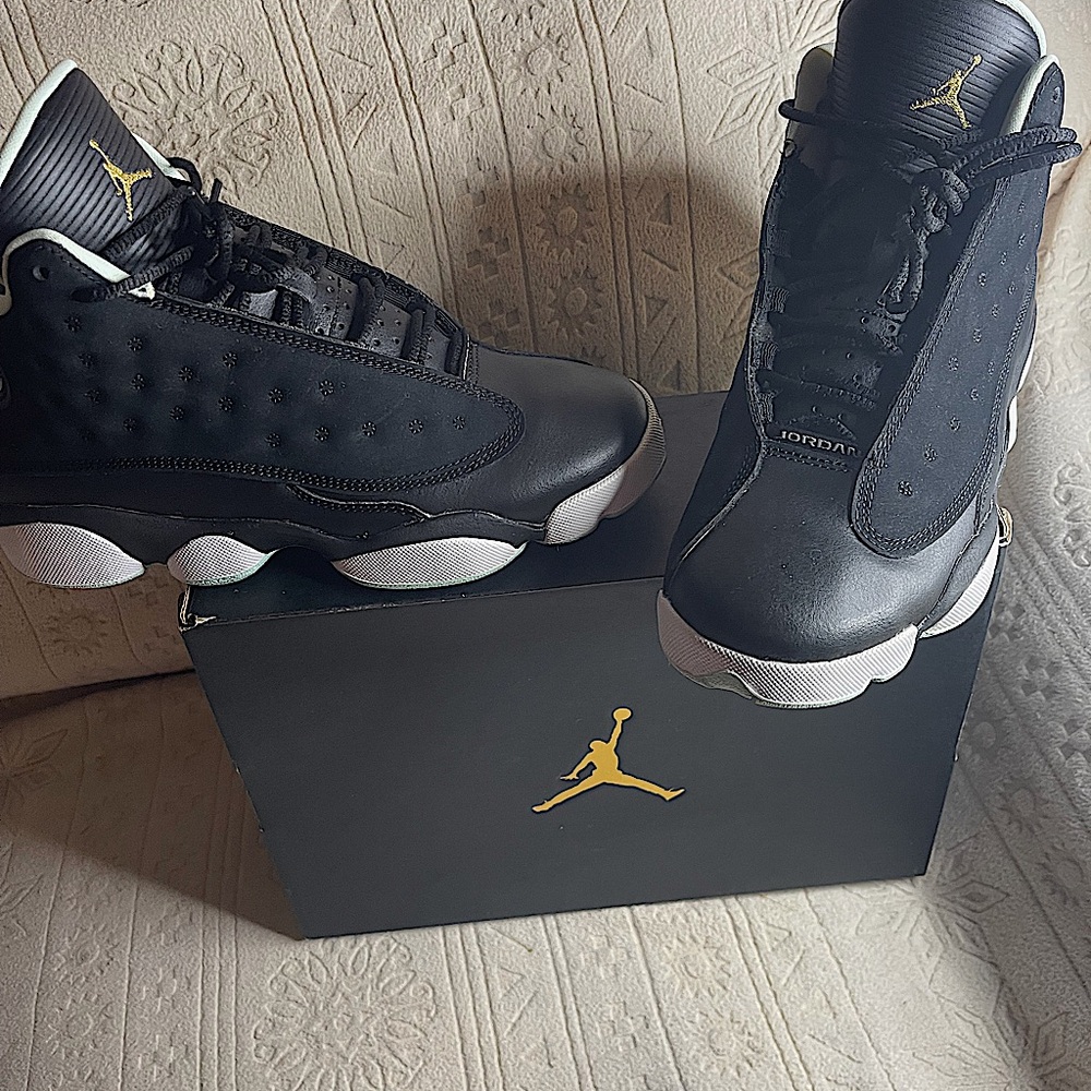 AIR JORDAN RETRO 13 GG.   SIZE 6 Y   COLOR:   BLACK, METALIC GOLD, MINT FOAM